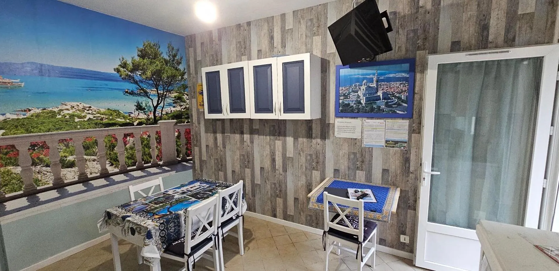 Au Bleurivage Apartment Ensues-la-Redonne France