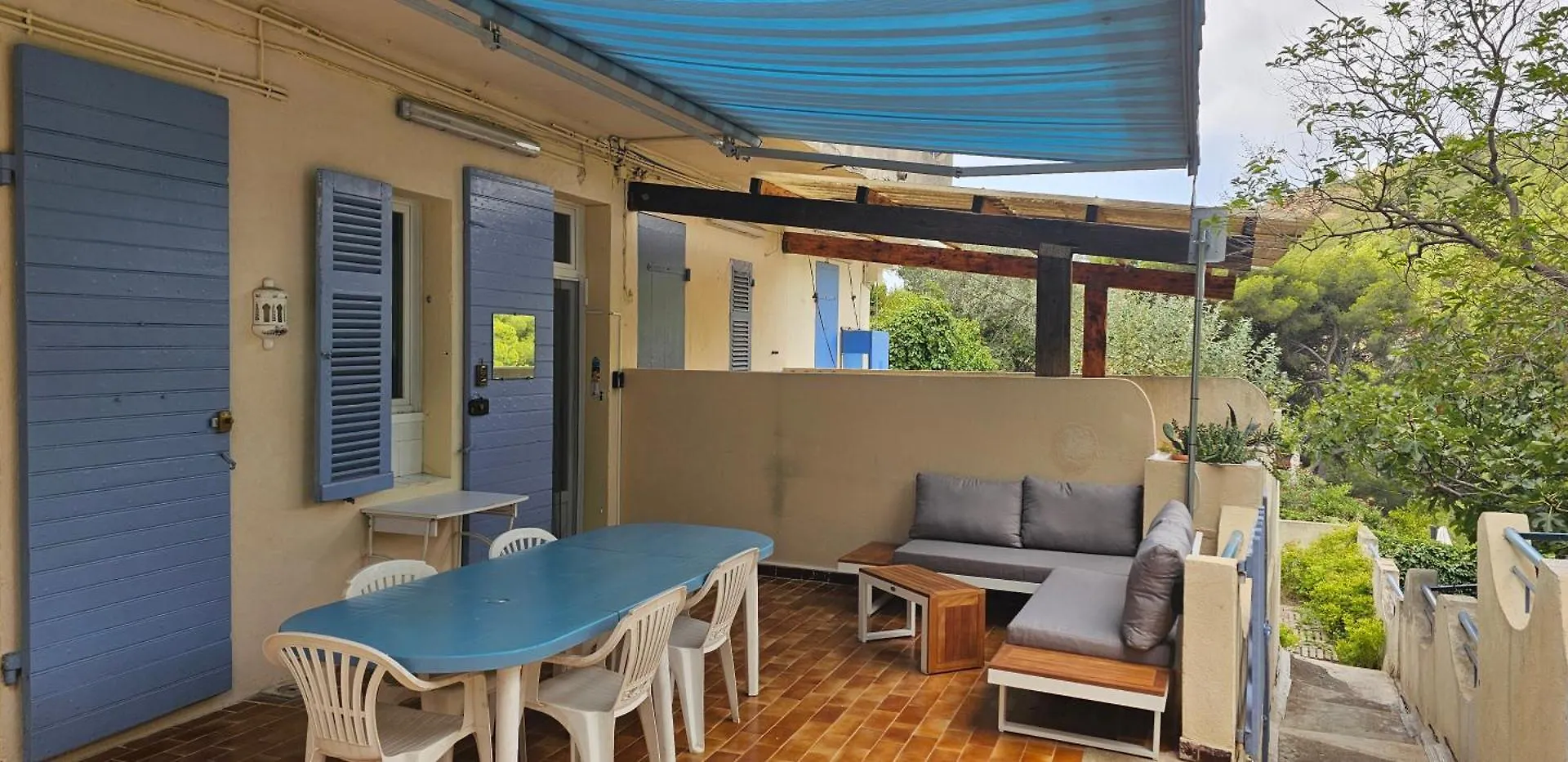 Au Bleurivage Apartment Ensues-la-Redonne France